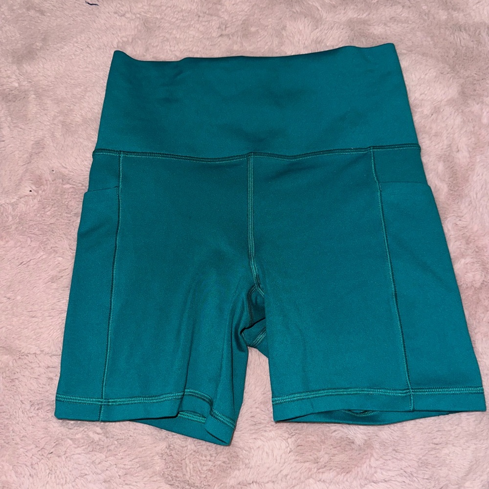 Salutation stash pocket short 5”